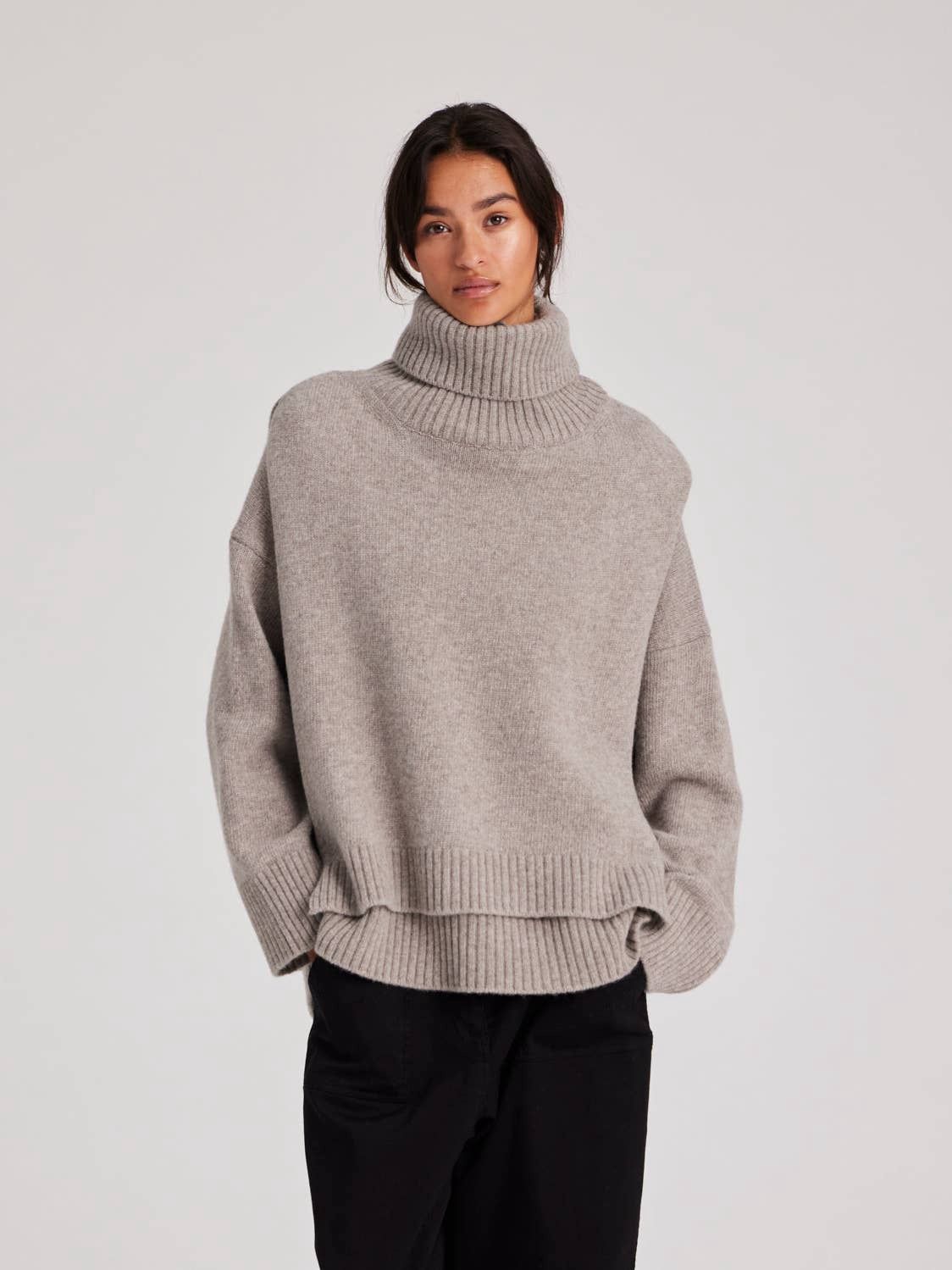 Michelle neck piece- steengrijs