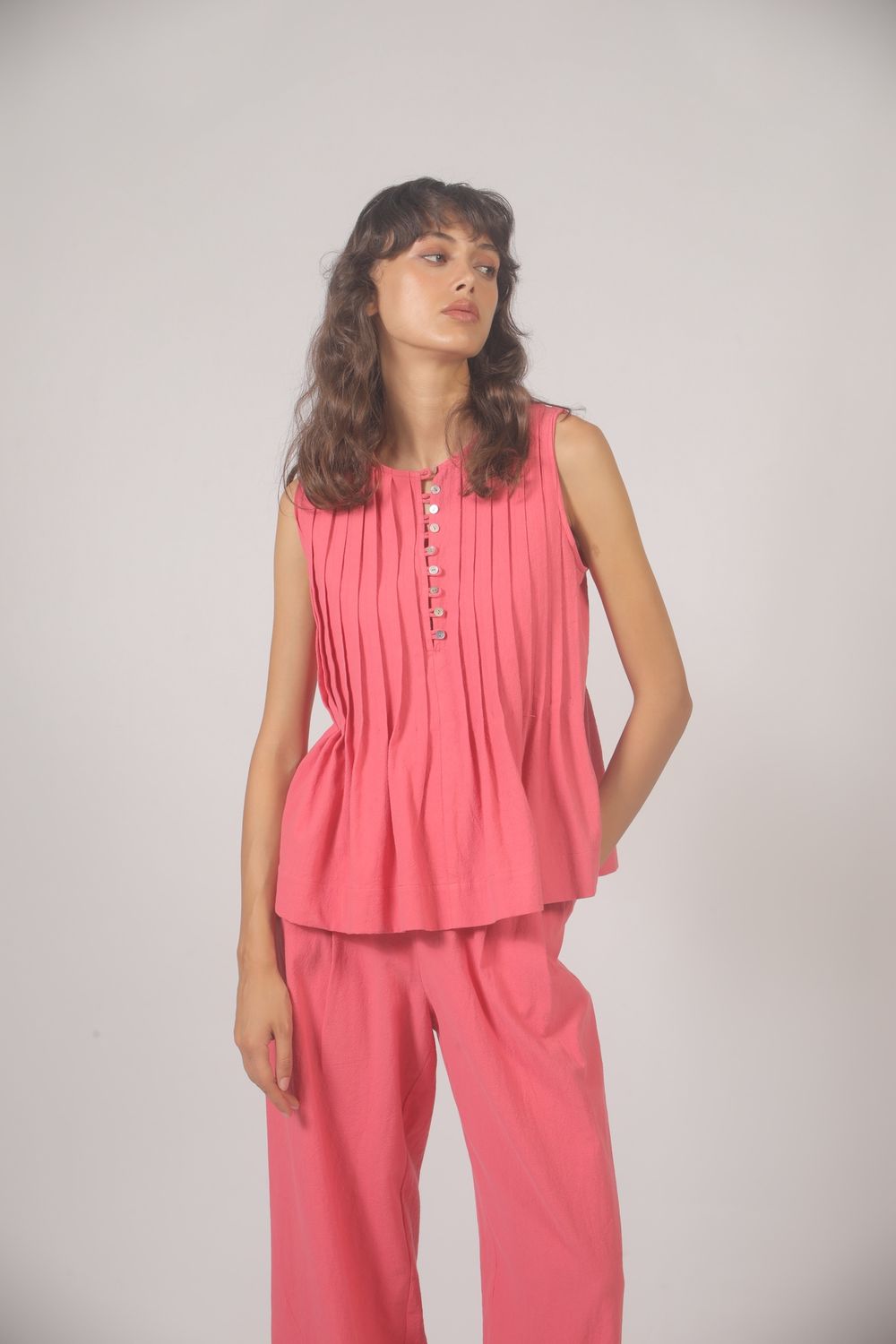 Roze mouwloze top The Korner