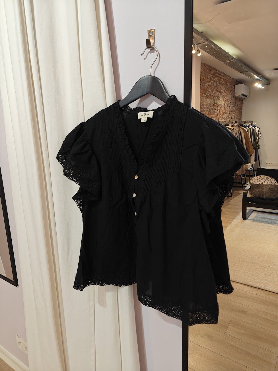 Geborduurde top The Korner - zwart