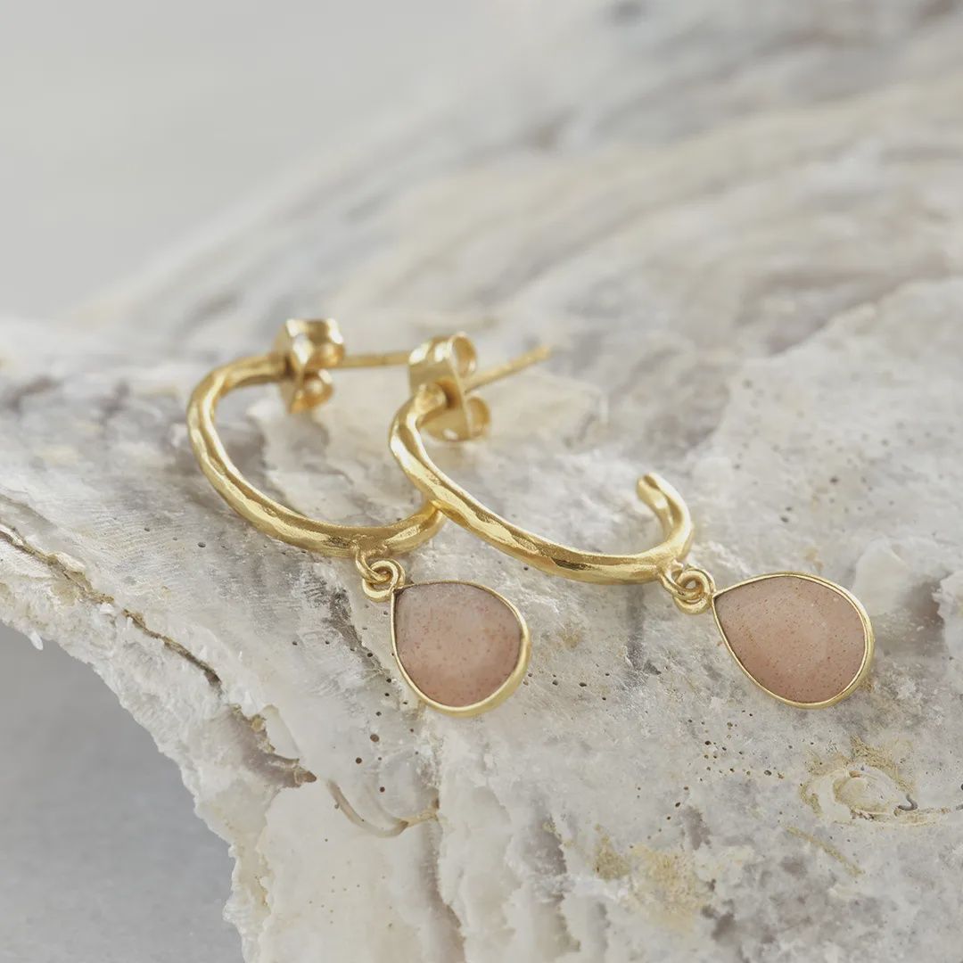 Admiring - perzik maansteen vergulde oorbellen