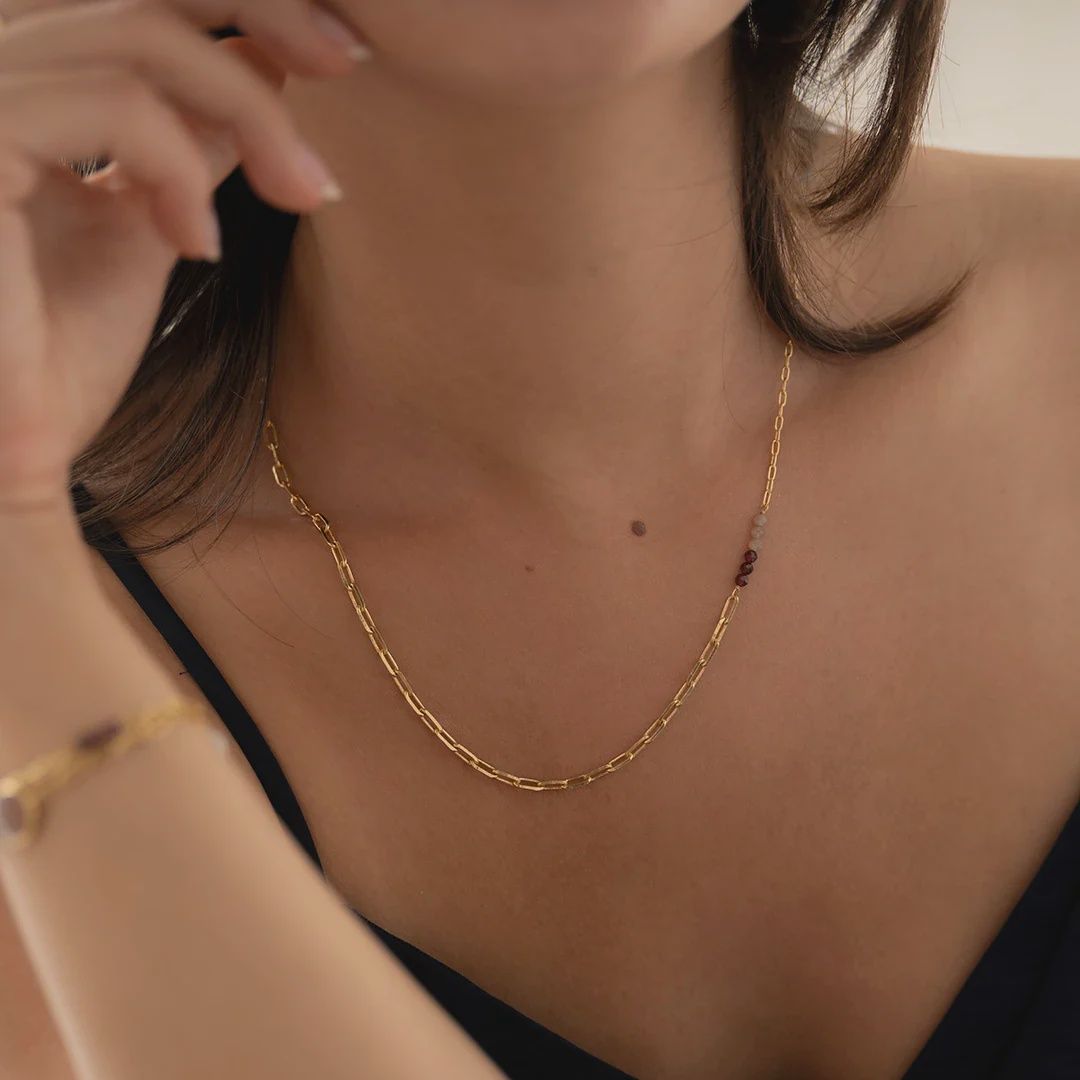 Encourage - perzik maansteen granaat vergulde ketting