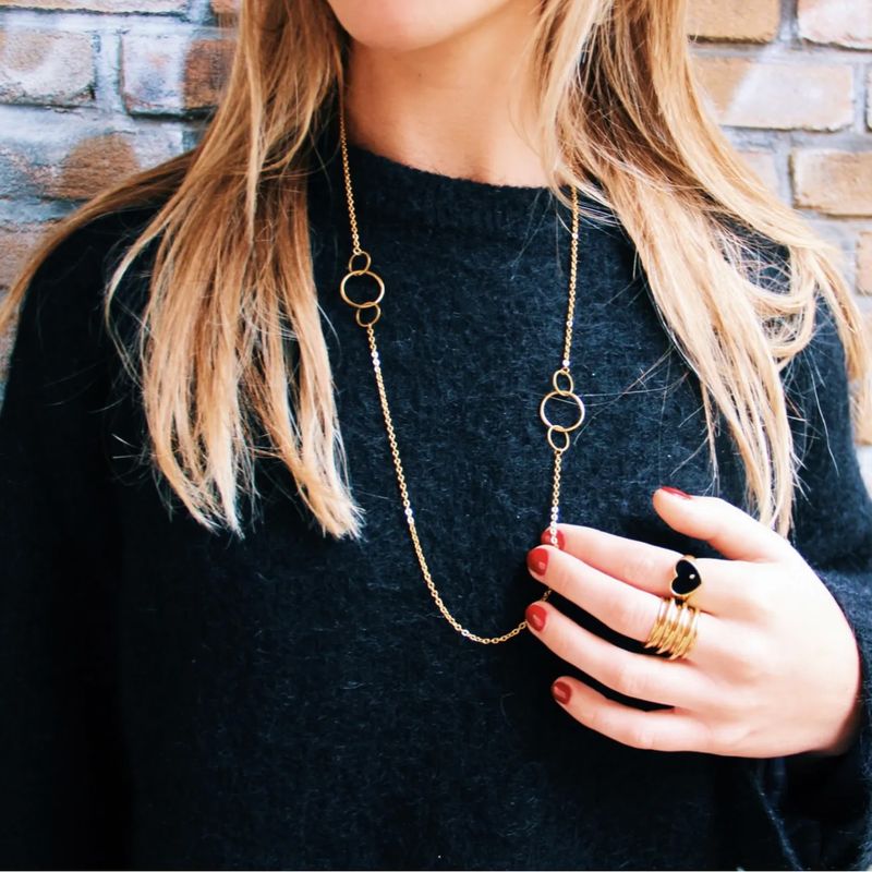 Lange Halskette mit Kreisen