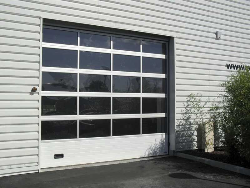 Porte sectionnelle vitrée