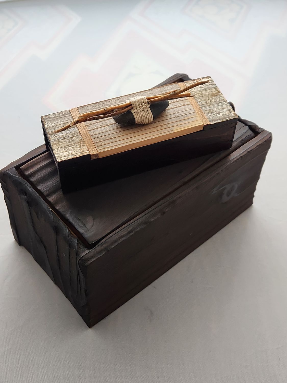 caja japonesa quemada