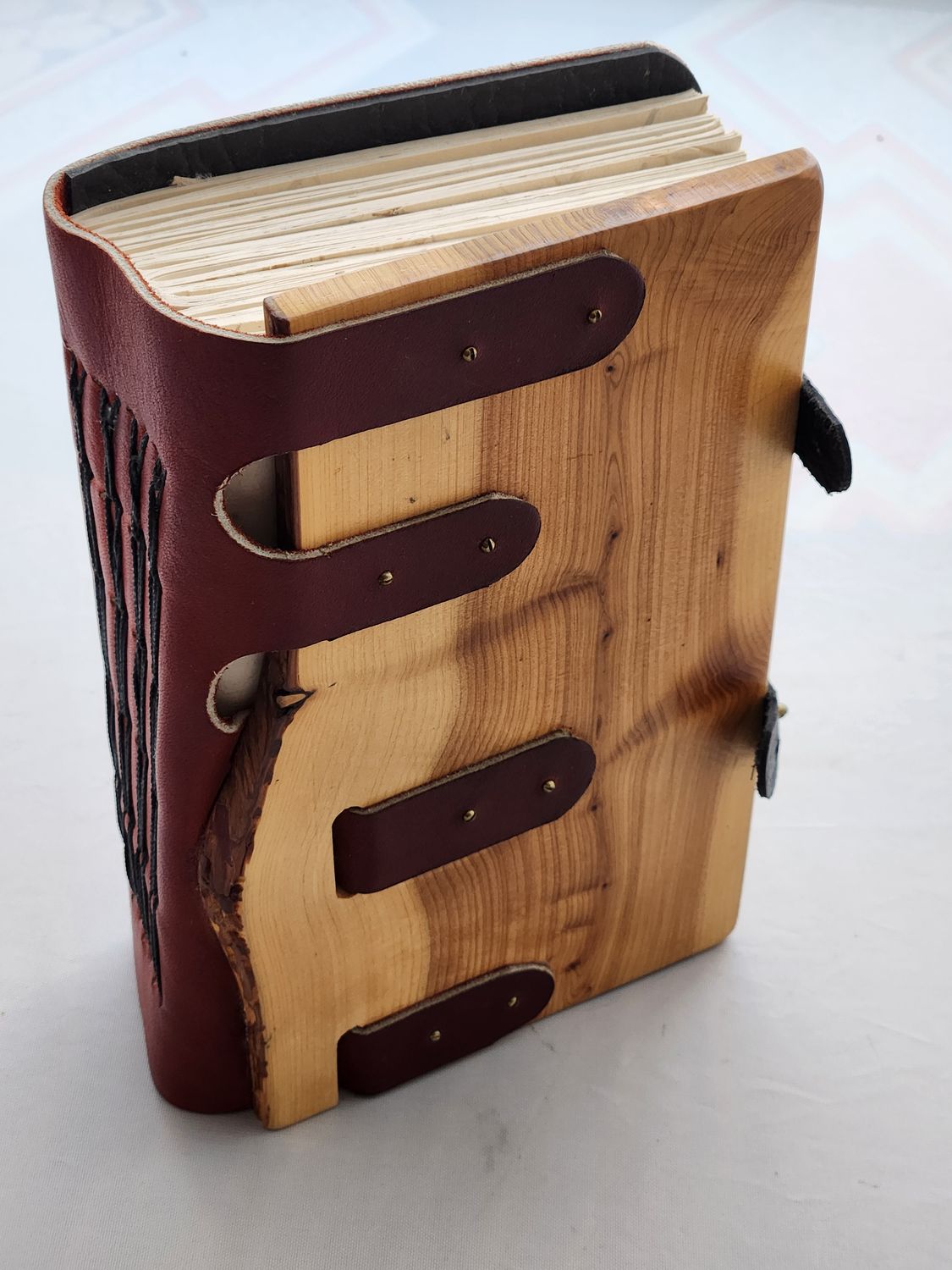 Enebro - Juniper Book