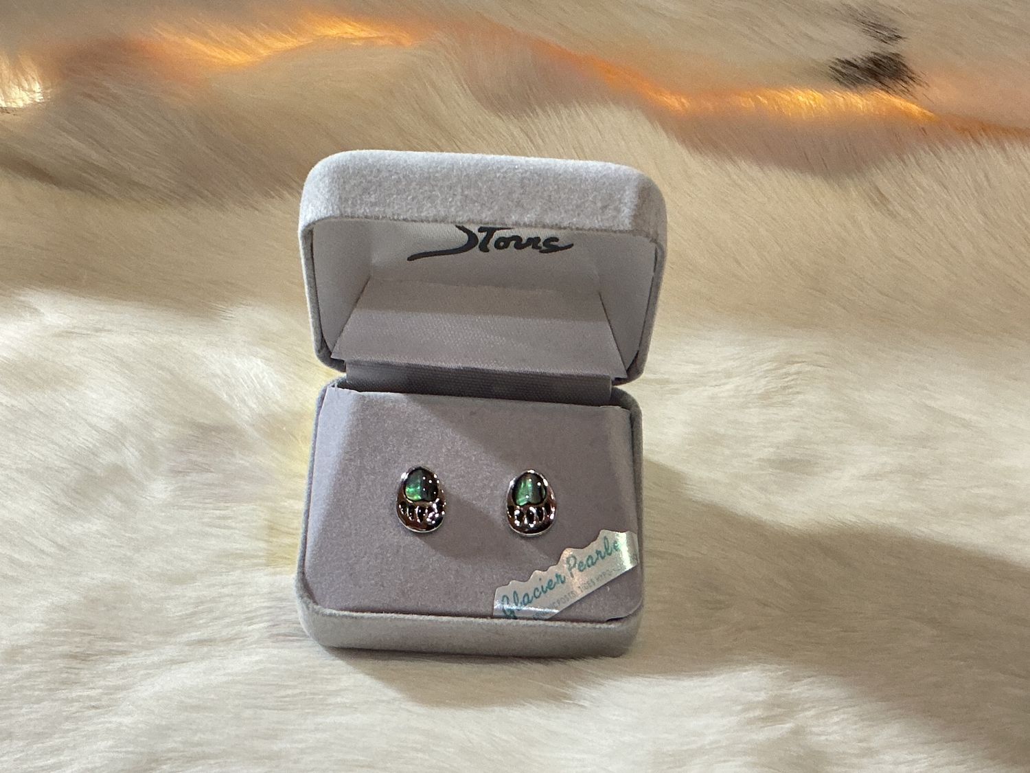 Glacier Pearle Bear Paw Stud Earring