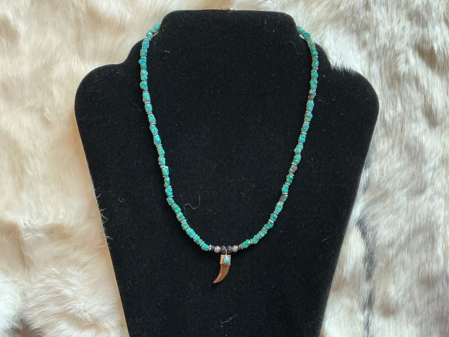 Turquoise necklace with small horn pendent