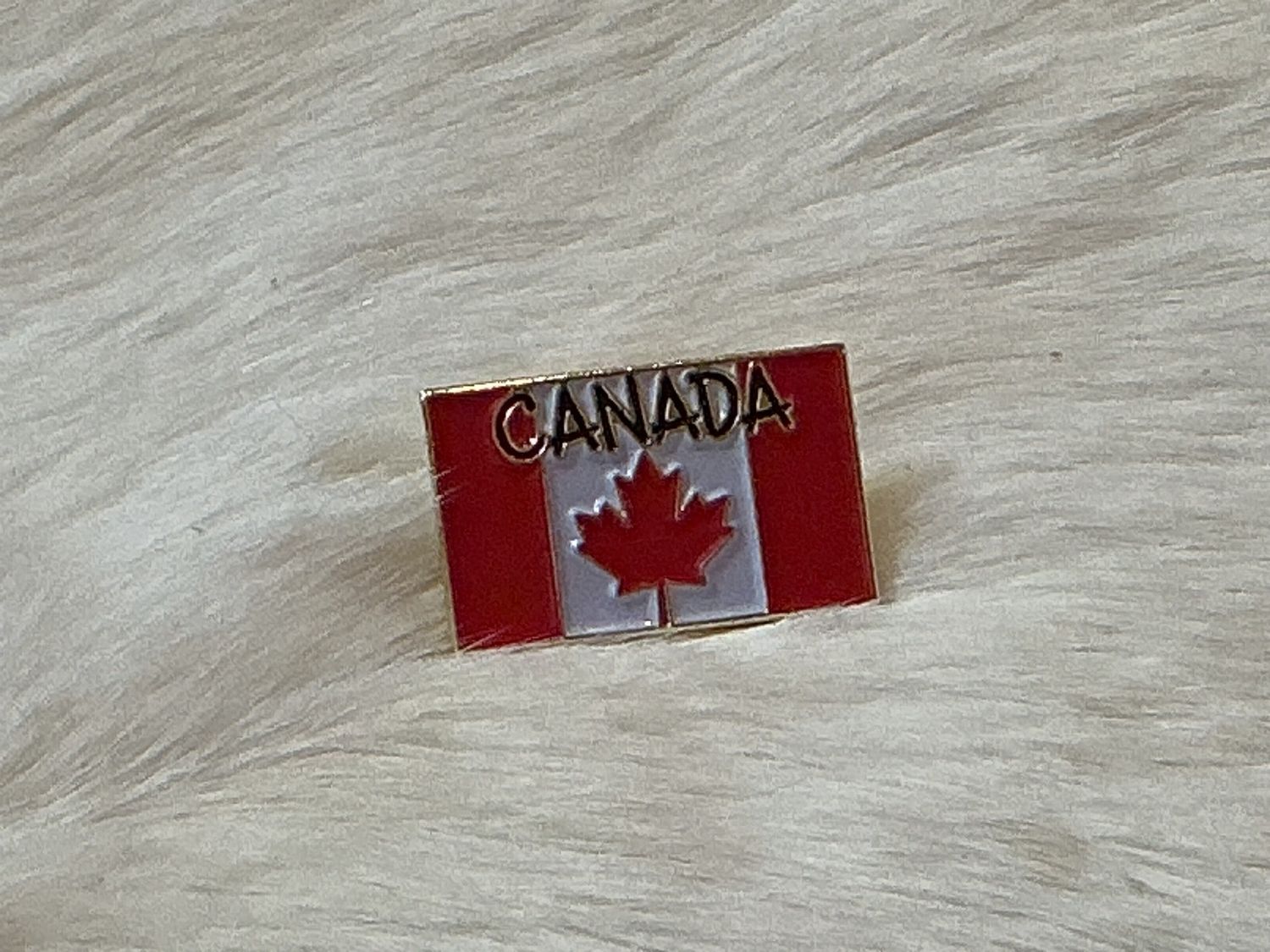 Canada Collectible Pin, Style: Flag
