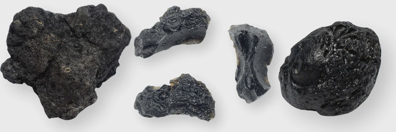 Gems In Magnifier Box, Style: Tektite