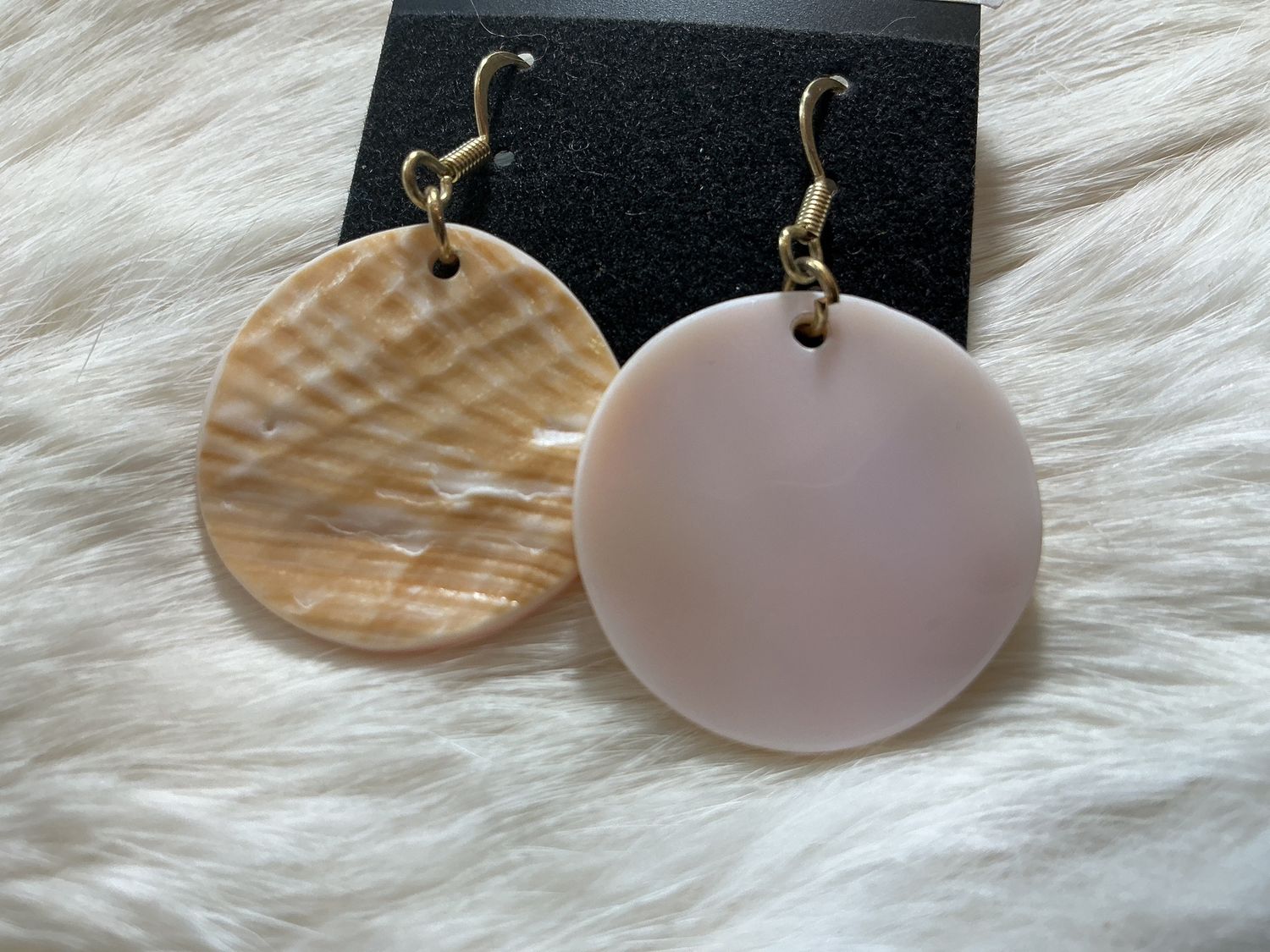 Queen Conch Dangle Earring - Round