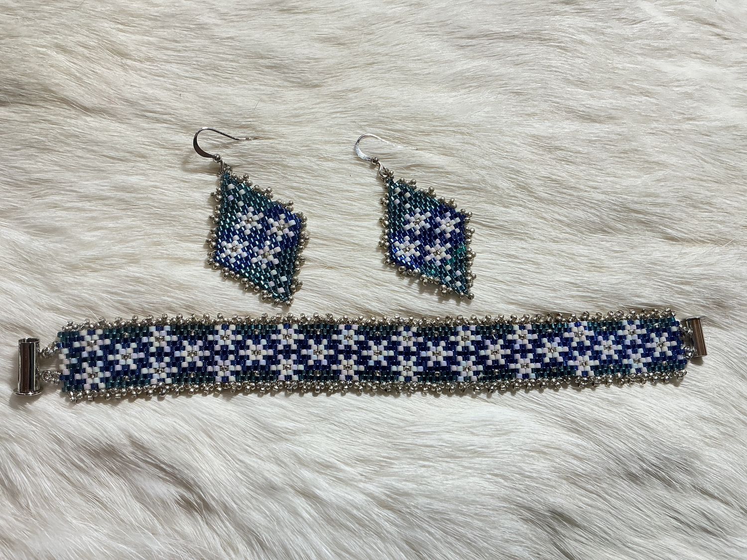 Beaded Bracelet and Earring Set Blue/White/Silver