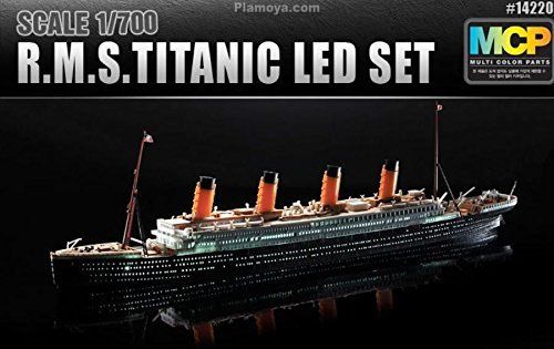 Academy Models 1/700 RMS Titanic and LED Set