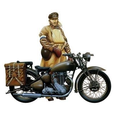 Italeri 1/9 Triumph Motorcycle