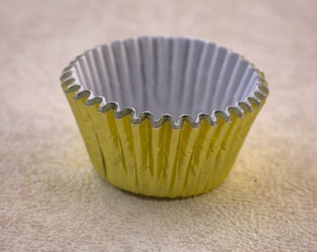 Wilton Bon Bon Cups Small Lined Gold