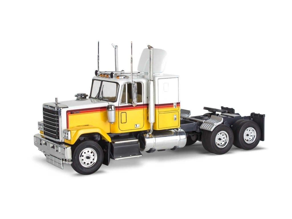 Revell 1/32 Chevy Bison Semi Truck