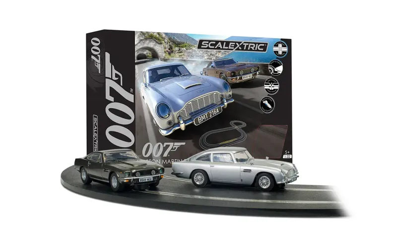 Scalextric James Bond 007 Aston Martin Race Set - DB5 vs V8