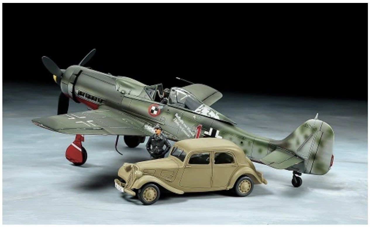 Tamiya 1/48 FOCKE-WULF Fw190 D-6 JV44 &amp; CITROEN TRAC. 11CV STAFF CAR