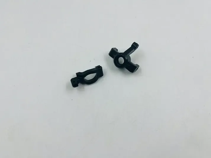 RC Pro L/R Front Hub Carriers And Steering Hubs