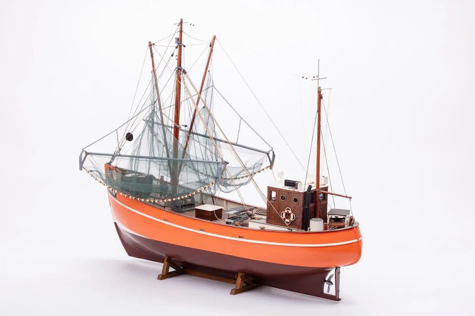 Billing Boats 1/33 CUX87 German Trawler