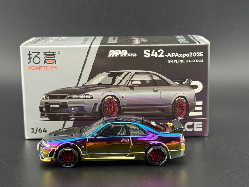 Pop Race 1/64 Nissan Skyline R33 GT-R APAXPO 025 Chrome S42