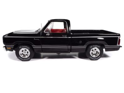 American Muscle 1/18 1979 Dodge SWB Sweptline Pickup Black