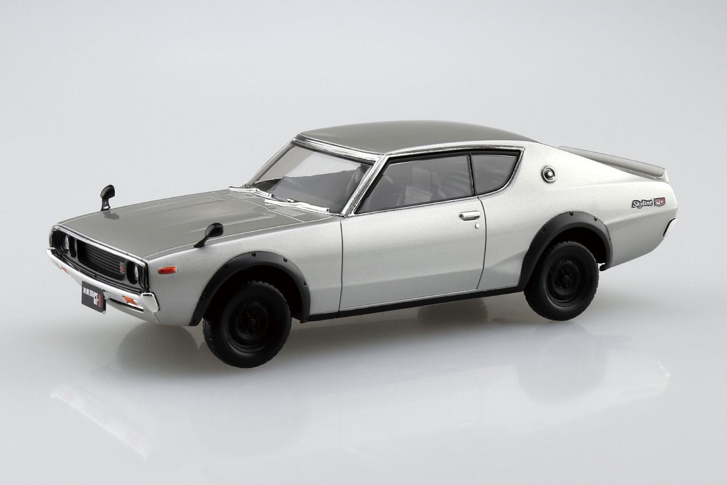Aoshima 1/32 SNAP KIT #24-SR Nissan C110 Skyline GT-R Silver