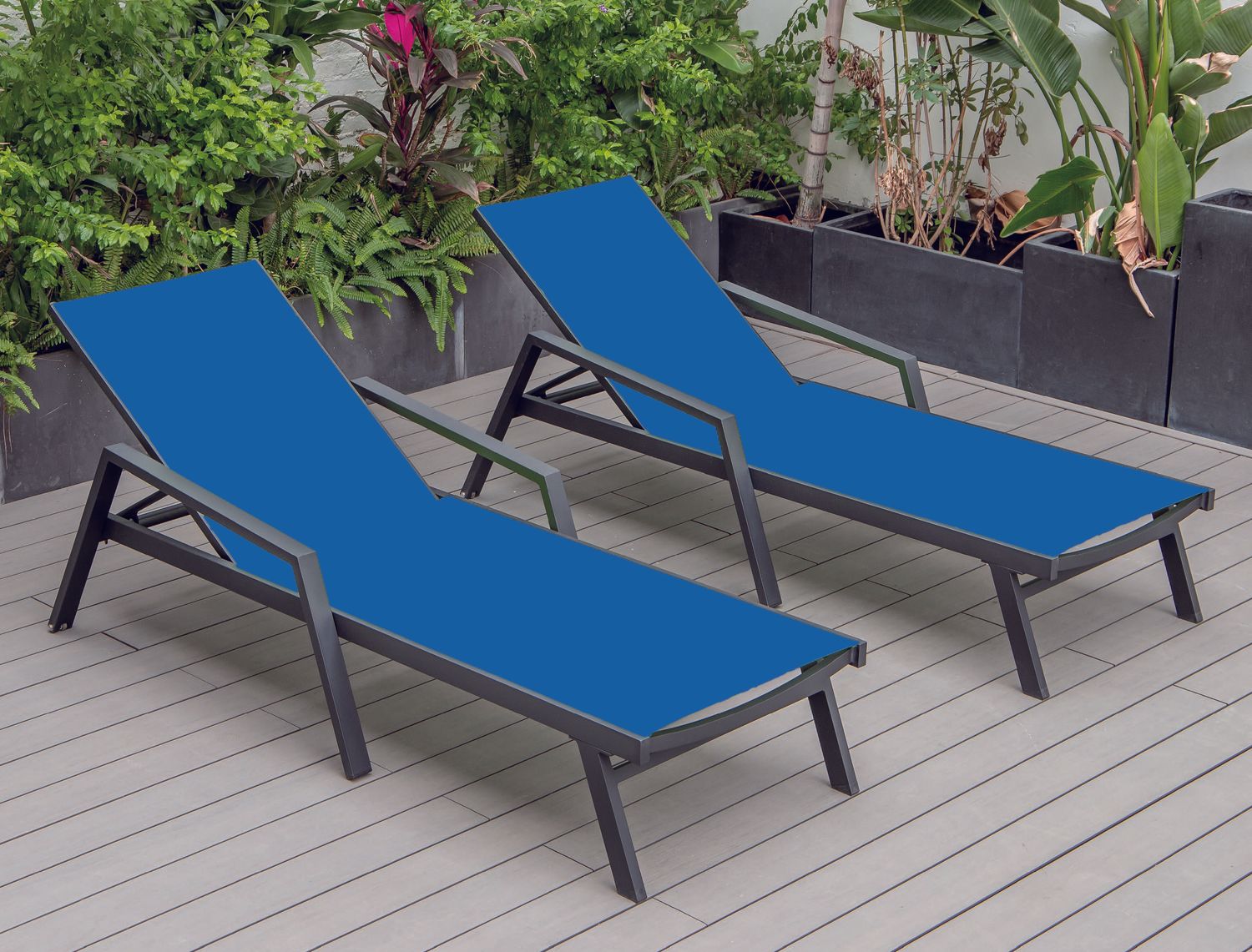 Lounge Chair with Armrest