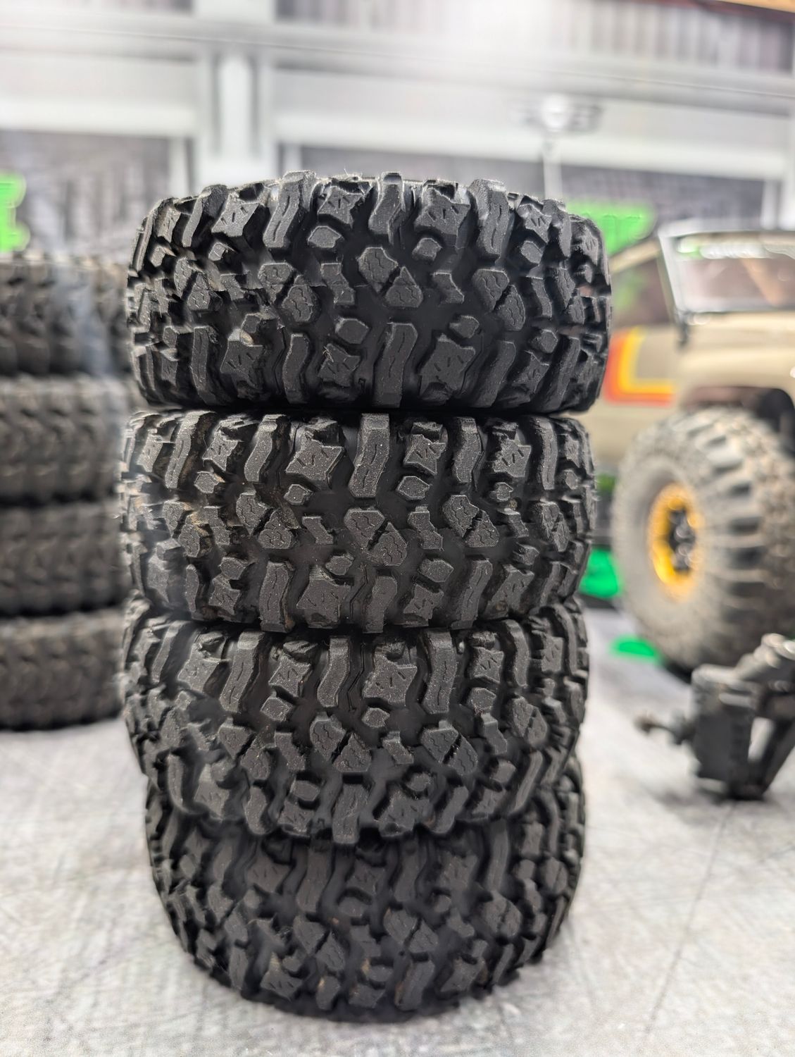 Pitbull Rock beast 1.9 Bronze wheels