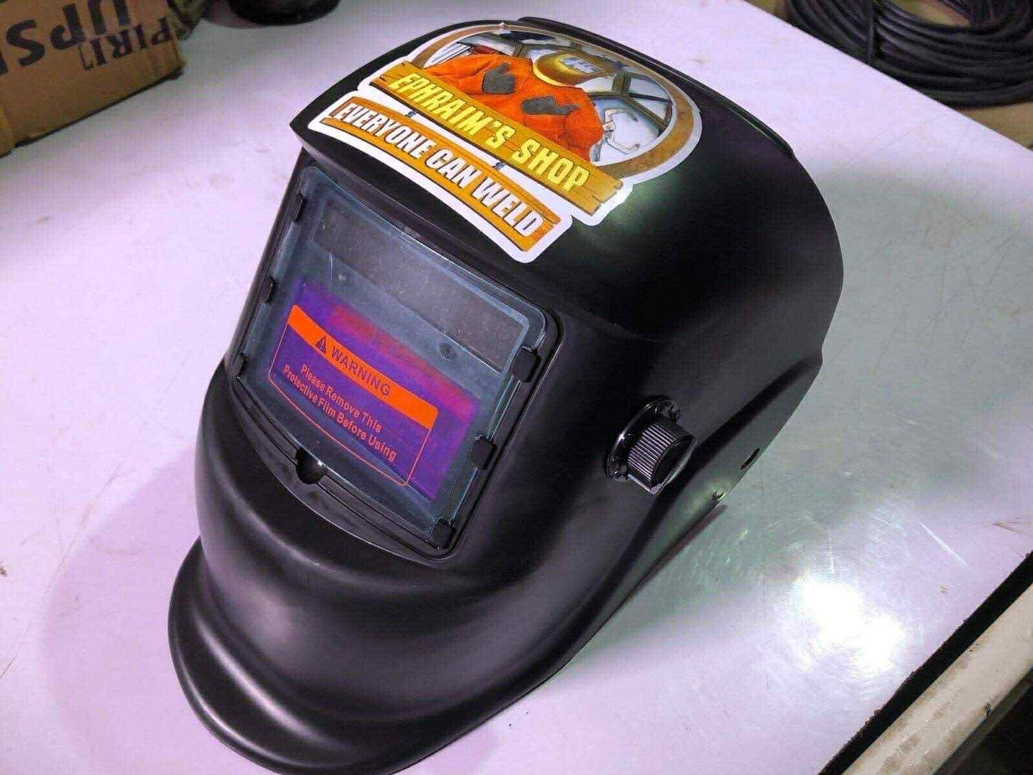 Auto Darkening Welding Helmet (Black)