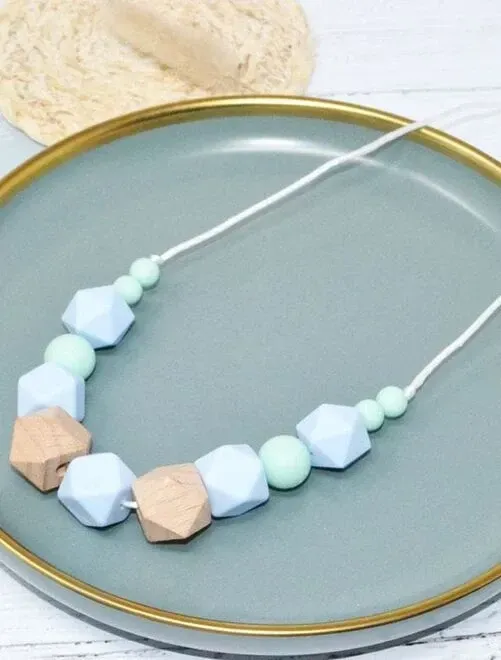 Collier d'allaitement ou de portage noir silicone + bois - Irréversible Bijoux