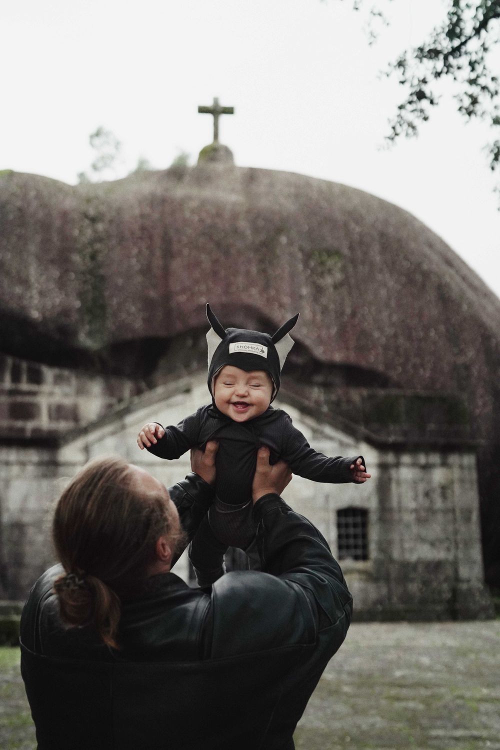 LINEN BONNET ' BAT '