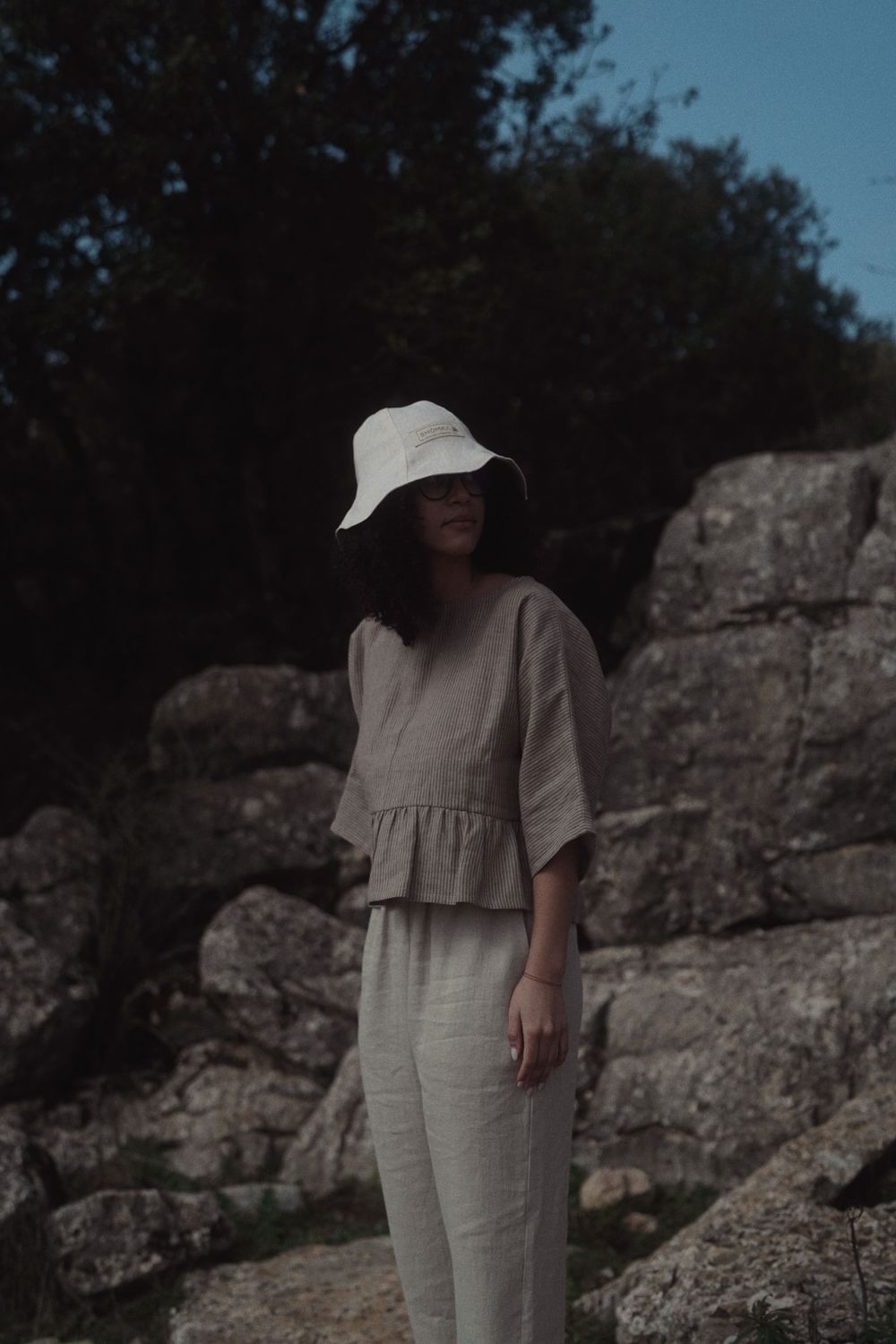 ADULT LINEN TULIP HAT