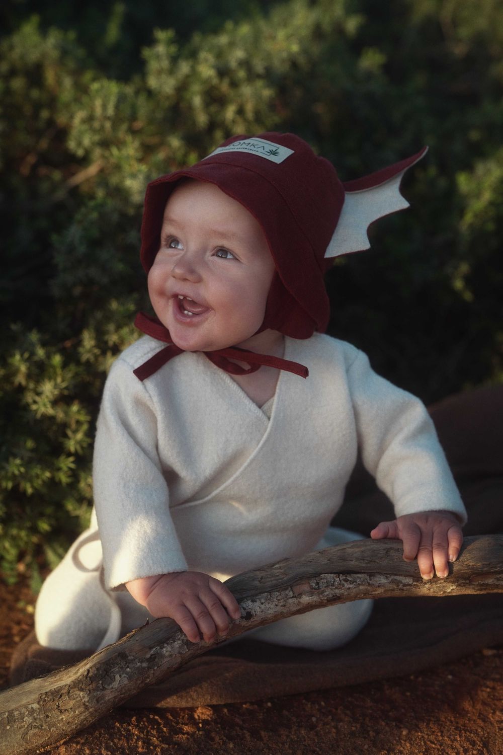 CHERRY LINEN HAT 'BAT'