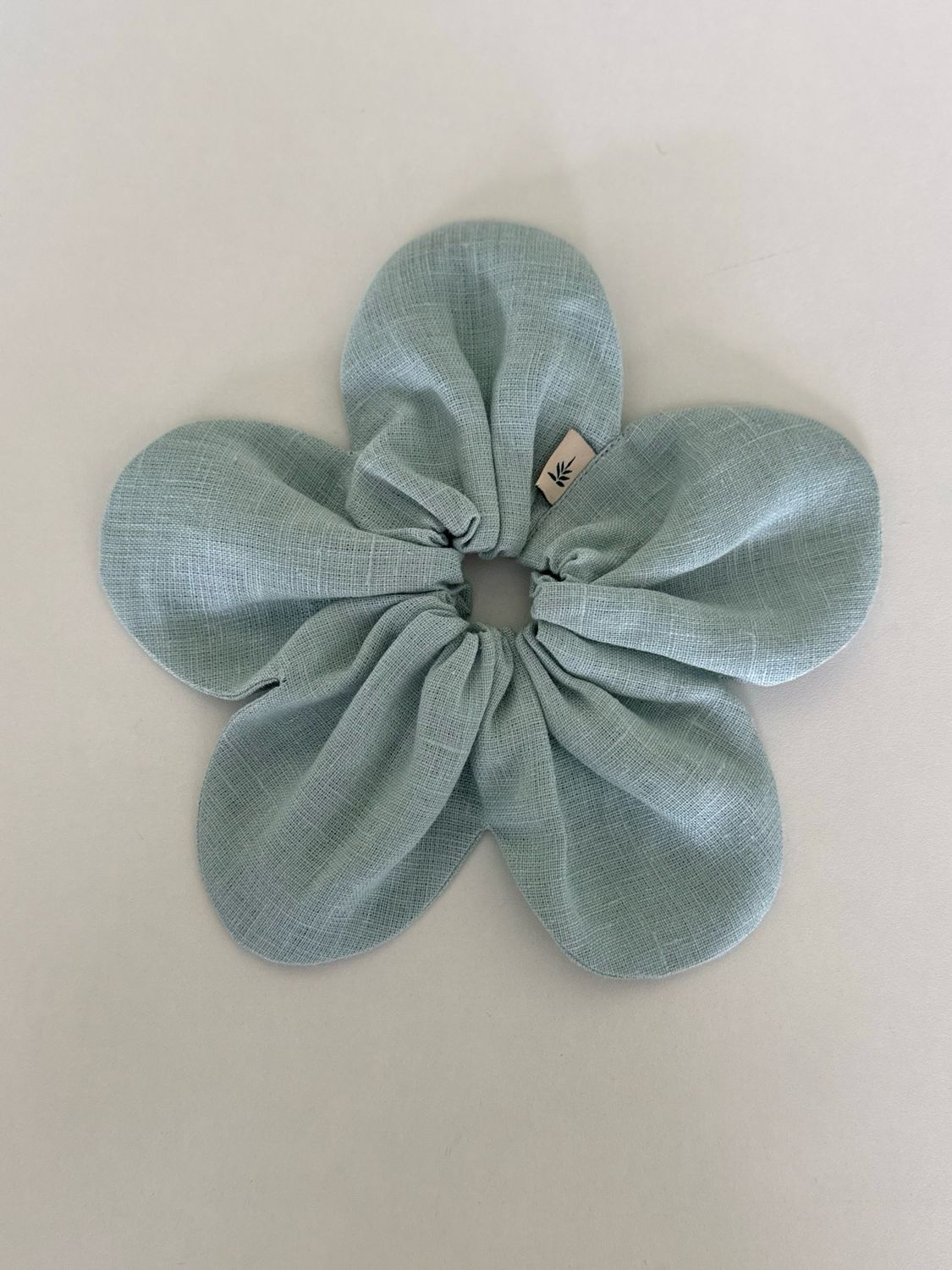 MINT LINEN SCRUNCHIE 'FLOWER'