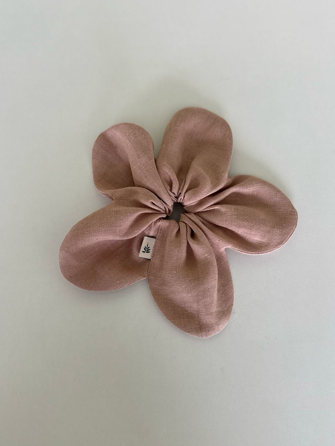 MAGNOLIA LINEN SCRUNCHIE 'FLOWER'