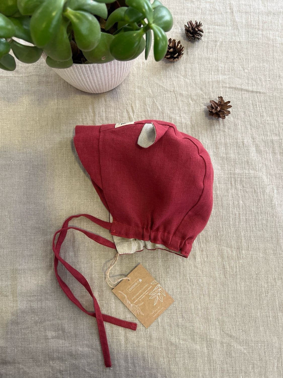 RASPBERRY LINEN BONNET 'BEAR'