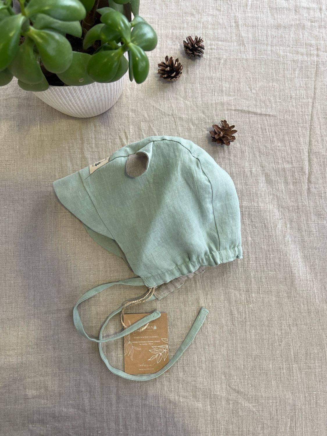 SAGE LINEN BONNET 'BEAR'