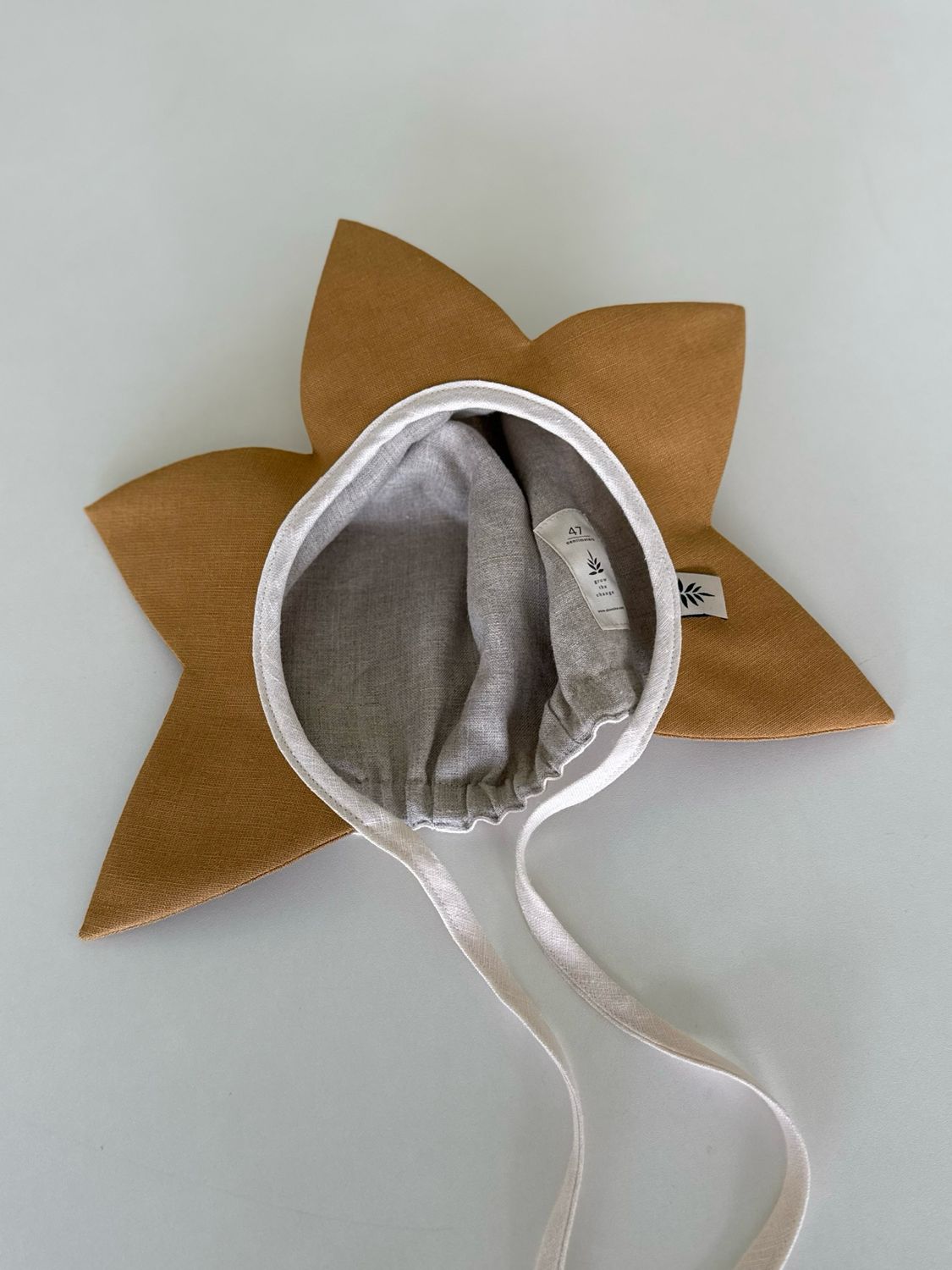 VANILLA LINEN BONNET 'STARFISH'