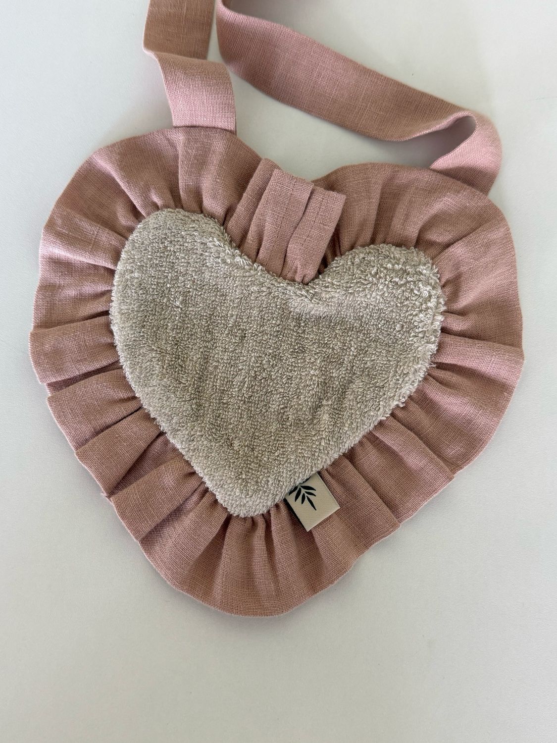 MAGNOLIA LINEN BABY BIB 'NATURAL HEART'