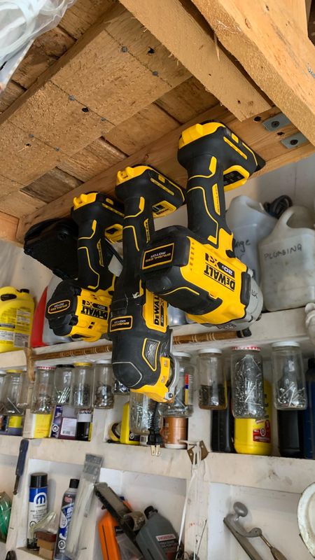 Држачи за алат и батерија