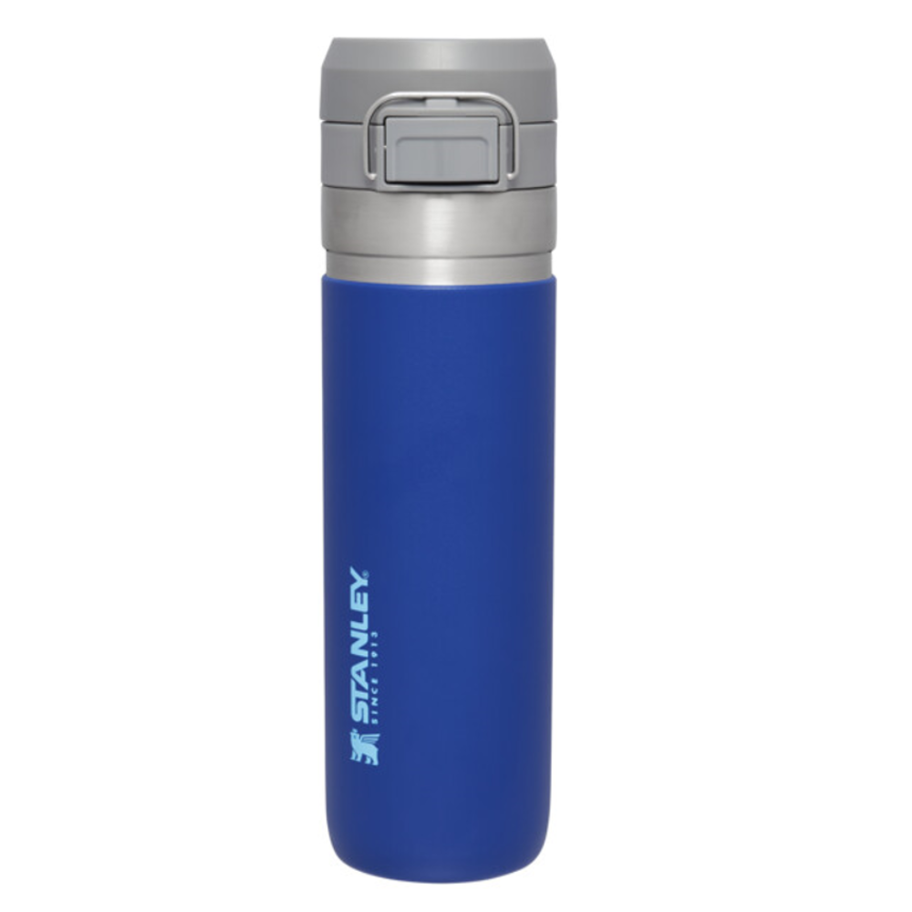 La botella Quick Flip GO puede caber en la mayoría de los portavasos para que pueda viajar en su vehículo. El aislamiento de doble pared mantiene su té, café u otras bebidas calientes favoritas calientes por hasta 10 horas o frías por hasta 18 horas . Esta tapa con gatillo hace que este termo de viaje sea a prueba de derrames y fácil de usar con una sola mano. La tapa está diseñada con un botón que abre la boquilla en la parte superior. Puedes guardarlo en tu mochila de trabajo sin preocuparte. Capacidad: 36 oz (1 litro) Peso: 530 gramos. Dimensiones: 8.7 x 8.7 x 29 cm. Rendimiento térmico: Mantiene bebidas calientes por 10 horas, frías por 18 horas y hasta 2.5 días cuando inicia con hielo.
Acero inoxidable 18/8, por lo que no se oxida y es naturalmente libre de Bisfenol (BPA).
Aislamiento al vacío de doble pared.
A prueba de fugas.
Tapa con botón pulsador y acción de gatillo.
Fácil de limpiar, apto para lavavajillas.