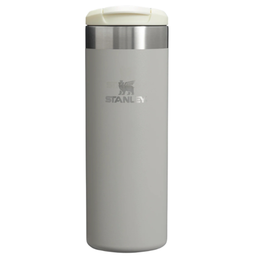 La durabilidad de Stanley se combina con la tecnología ultraligera para crear una botella que es un 33 % más liviana que nuestra botella de acero inoxidable estándar.
También tiene una tapa de perfil bajo que se cierra herméticamente para un transporte a prueba de fugas.
Ideal para viajar y para llevar, la botella de transporte con aislamiento al vacío AeroLight es el compañero perfecto.
Mantiene tu bebida 6 horas caliente, 8 horas fría y 30 horas fría cuando inicia con hielo.
Capacidad: 16oz (473 ml)
Peso: 245 gramos
Dimensiones: 6.8 x 7.1 x 20.3 cm (2.7 x 2.8 x 8 pulgadas).
Acero inoxidable 18/8, por lo que no se oxida y es naturalmente libre de Bisfenol (BPA).
Acero hilado AeroLight, aislamiento al vacío de doble pared
A prueba de fugas
Tapa con cierre para beber
Compatible con portavasos para automóvil (diámetro de la base: 7.1 cm)
Apto para lavavajillas
