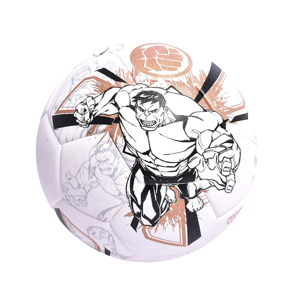 Balón hecho en tecnología Thermobonded.
Hecho en cuero PU.
Confianza en la respuesta, sin temor a cabecear.
Balón de alta suavidad.
Superficies de juego: Césped natural, grama artificial, arenilla y tierra.
Diseño inspirado en Avengers.
Balón: #5.
Circunferencia: 68 a 70 cm.
Rebote: 110 a 115 cm.
Edad recomendada: A partir de 17 años.