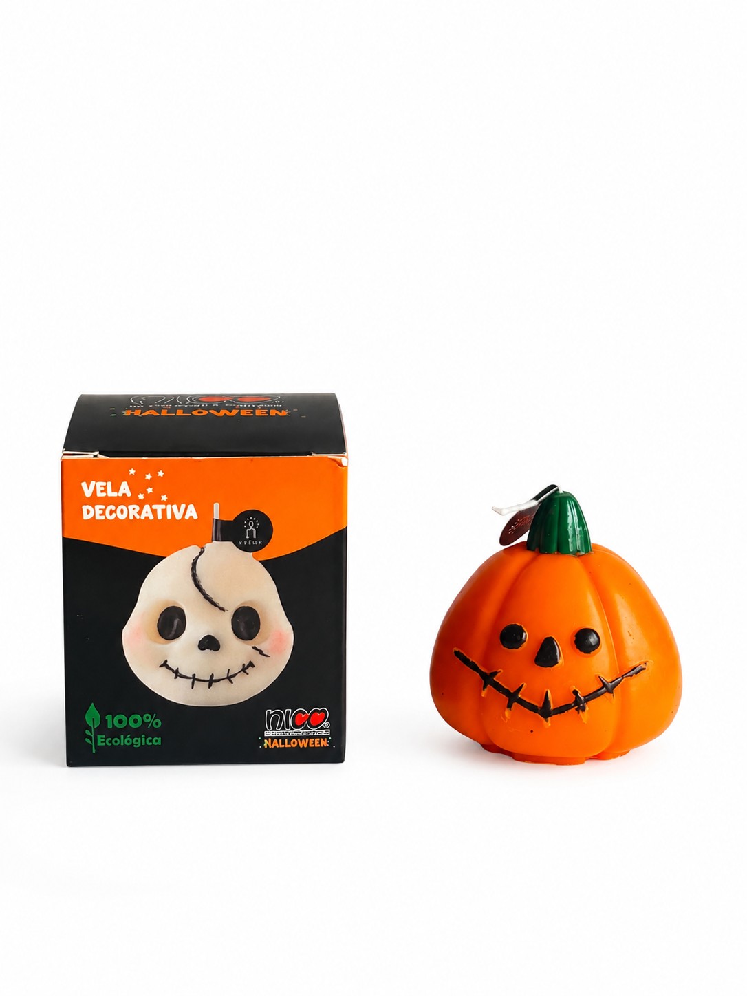 Vela decorativa en forma de calabaza con cara sonriente. Dale un toque cálido y temático a tu casa, oficina o mesa de fiesta esta temporada de Halloween. Forma de calabaza naranja con tallo verde. Viene en caja individual. Contiene 1 pieza. Marca Nico. Combínala con las velas de calavera y torre de calabazas para crear tu rincón de Halloween. Nunca dejes una vela encendida sin supervisión. Entrega en Bogotá de 8 a 12 horas hábiles.