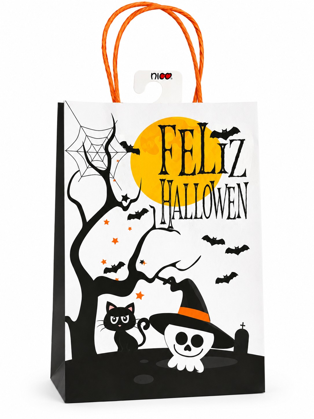 Bolsa de regalo mediana con el mensaje "Feliz Halloween", luna llena, gato negro, sombrero de bruja y calavera. Un diseño en blanco, negro y amarillo que destaca en cualquier celebración. Tamaño mediano, ideal para dulces, sorpresas y regalos pequeños. Manijas de cordón naranja. Mensaje "Feliz Halloween" con ilustraciones de gato, luna y murciélagos. Marca Nico. Úsala para el "dulce o truco", las sorpresas de cumpleaños temáticos o para empacar regalos de temporada. Entrega en Bogotá de 8 a 12 horas hábiles.