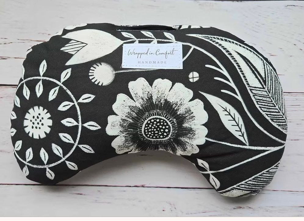 Wrapped In Comfort - Organic Cotton Heating Pad - Bean Shaped, Color: Black and White Sunflower
