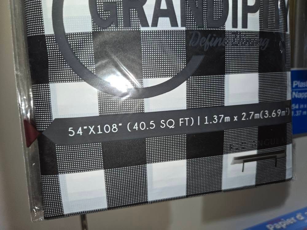 BLK/WHITE CHECKED TABLE CLOTH