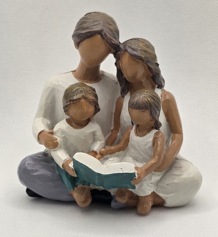 Figurine - Family - Classic Reading