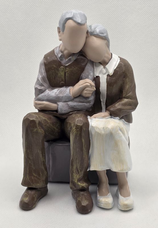Figurine - Couple - Head On Shoulder