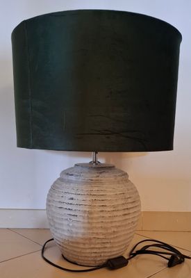 Lamp met fluweel groene kap - hoog 55 cm
